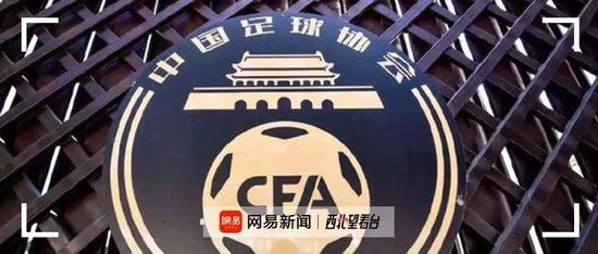教授和女大学生们