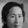 主人扒开女仆往里面灌水