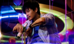 娇妻被两根一起进3p